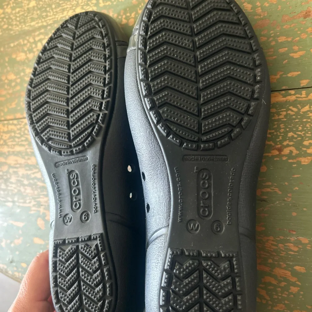 CROCS Women’s flat Shoes / Dark gray / Size 6 - Picture 4 of 4